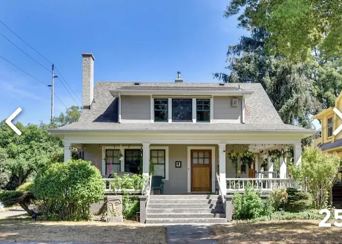 Cozy Portland Retreat In The Heart Of Hollywood
